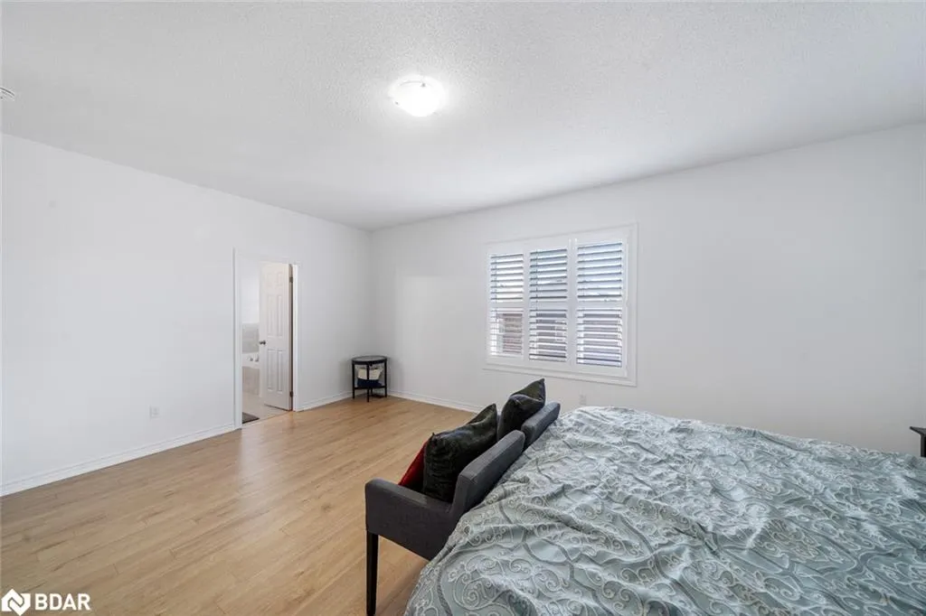 1239 Peelar Crescent