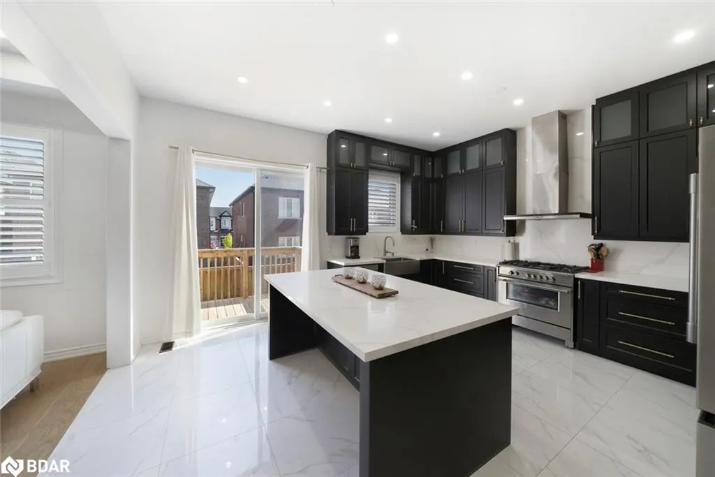 1239 Peelar Crescent