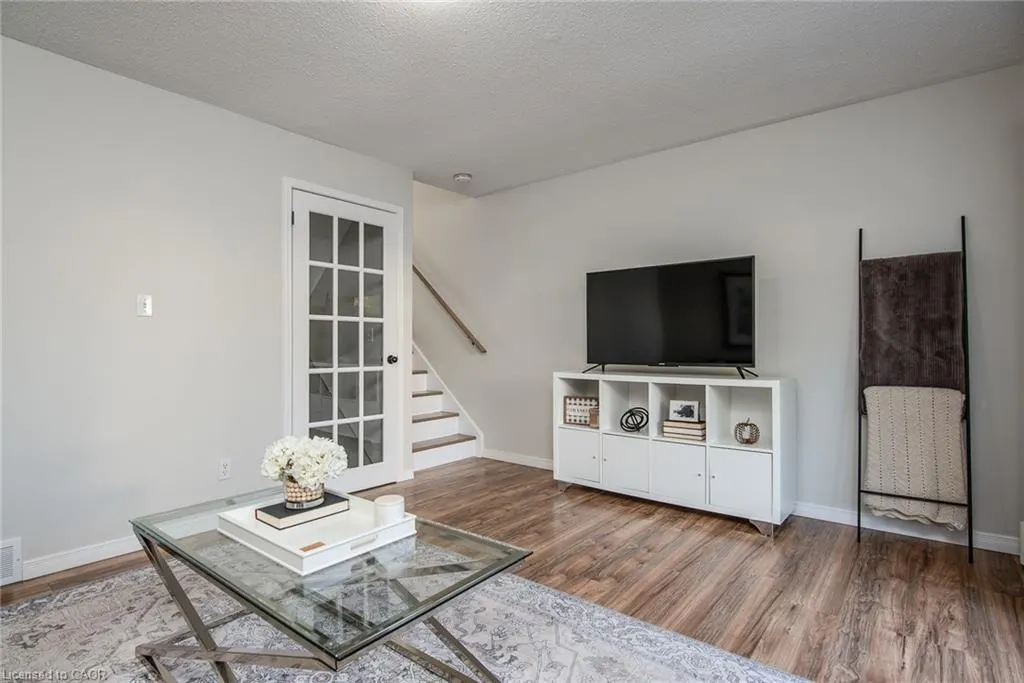 211 Veronica Drive, #11