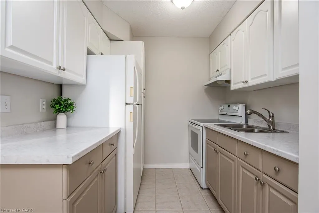 211 Veronica Drive, #11