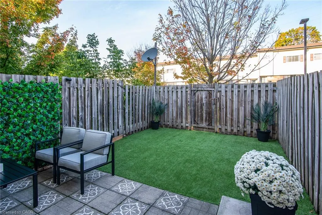 211 Veronica Drive, #11