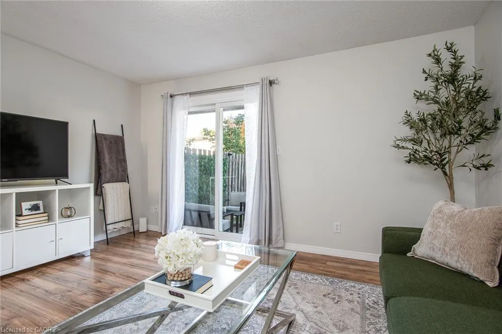 211 Veronica Drive, #11