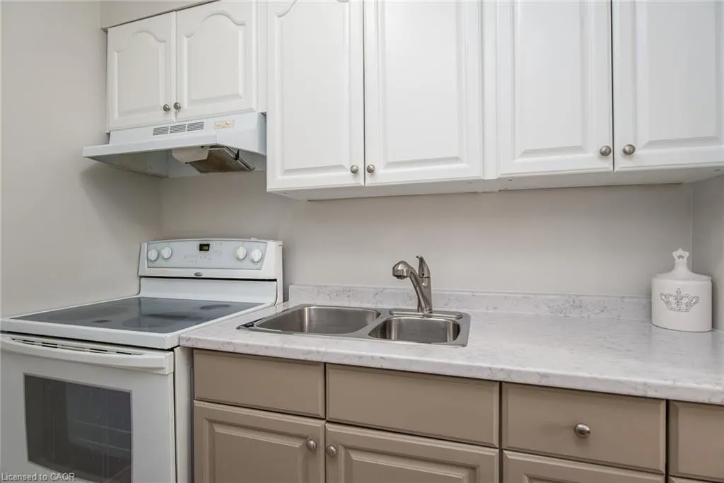 211 Veronica Drive, #11