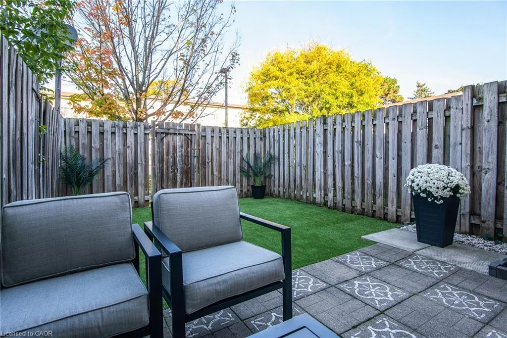 211 Veronica Drive, #11