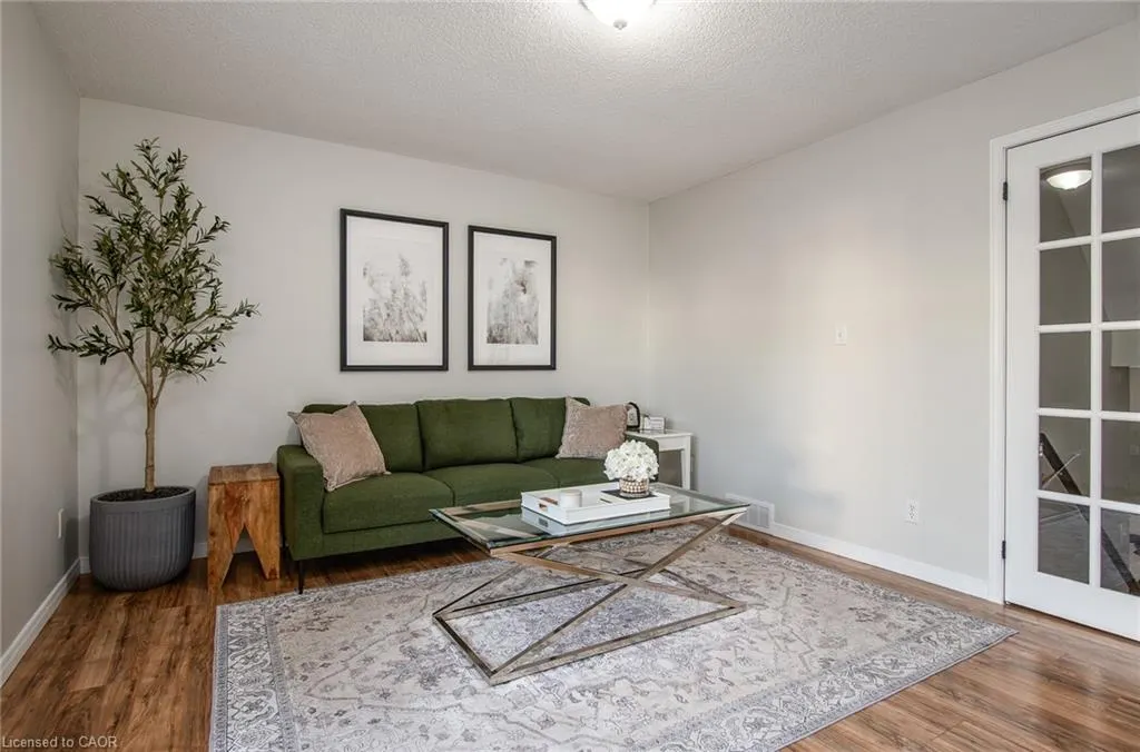 211 Veronica Drive, #11