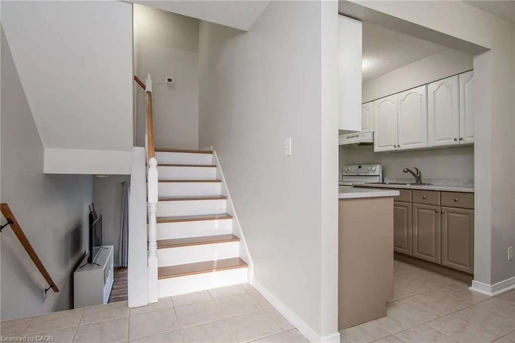 211 Veronica Drive, #11
