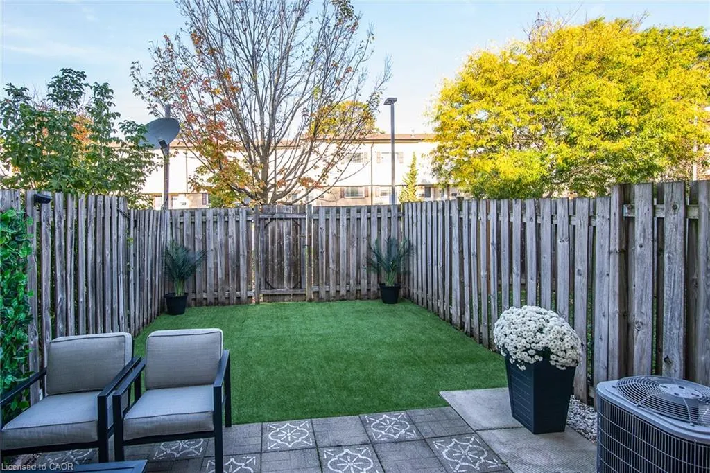 211 Veronica Drive, #11