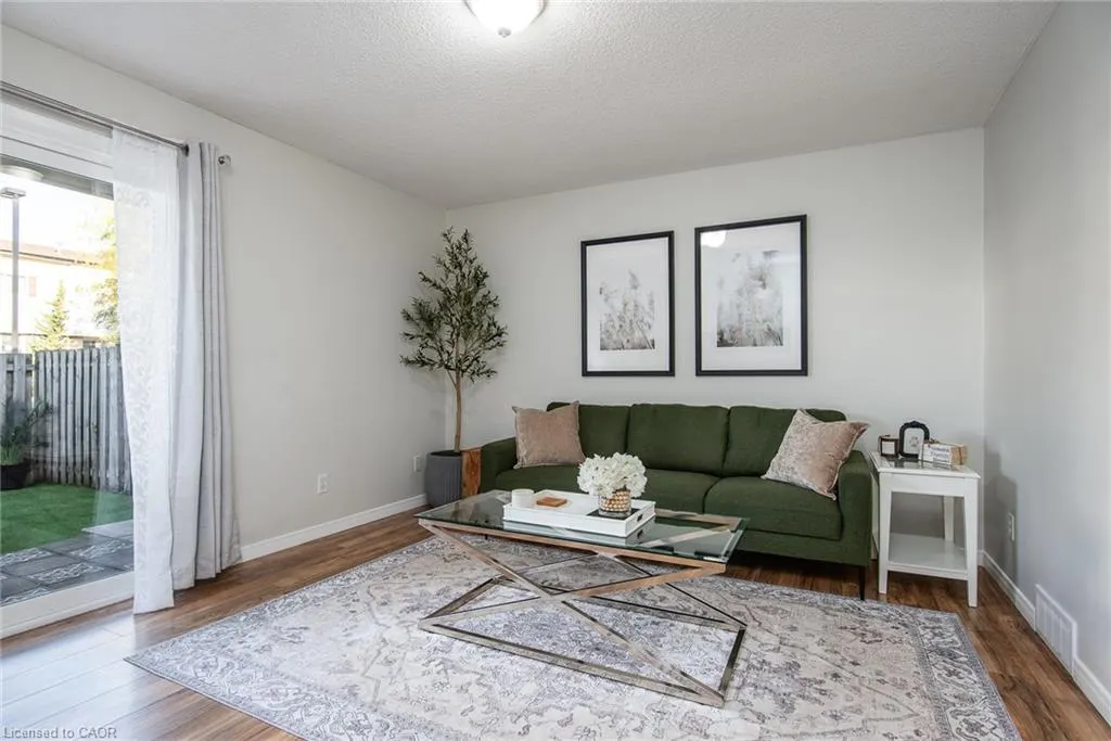 211 Veronica Drive, #11