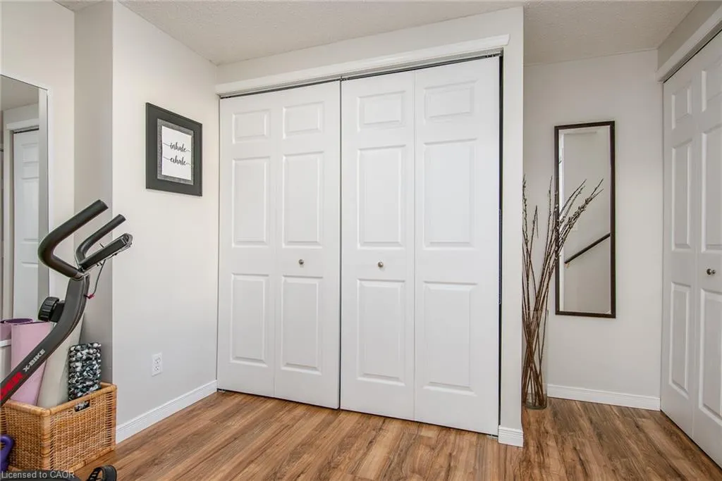 211 Veronica Drive, #11