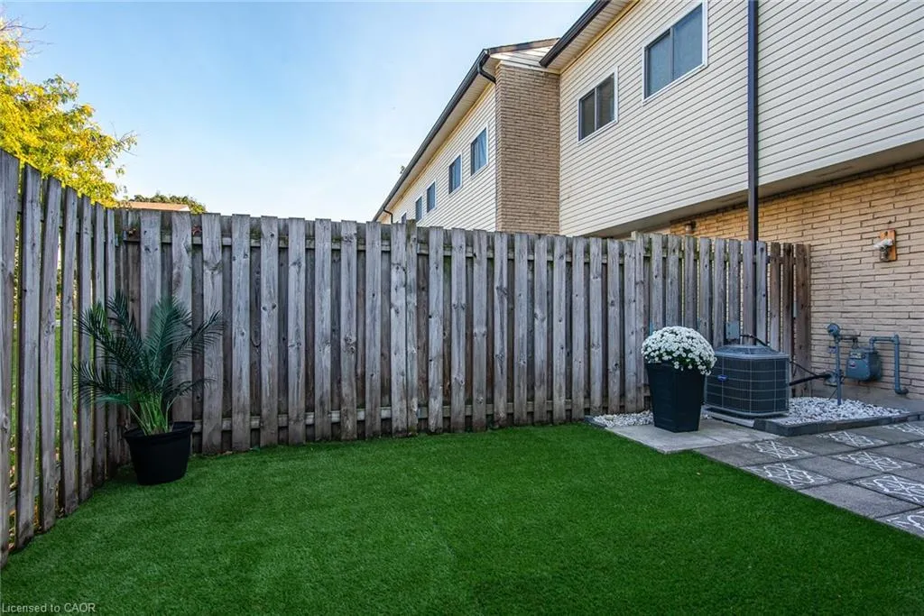211 Veronica Drive, #11