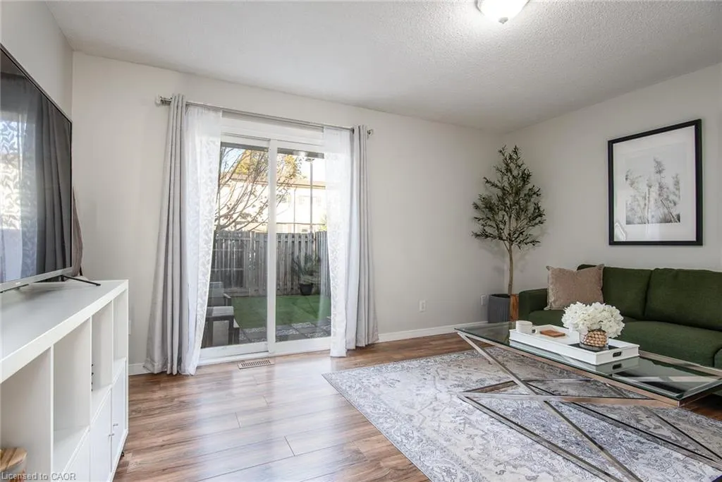 211 Veronica Drive, #11