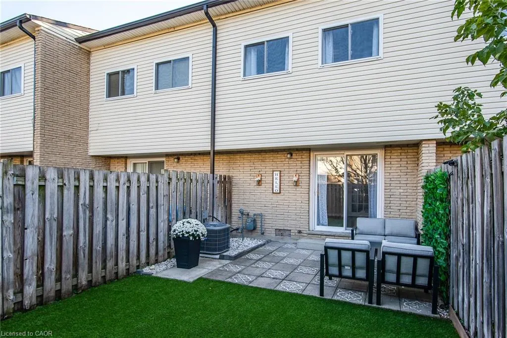 211 Veronica Drive, #11