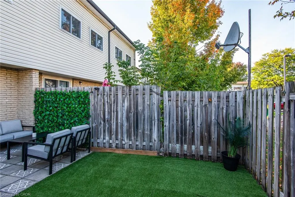 211 Veronica Drive, #11