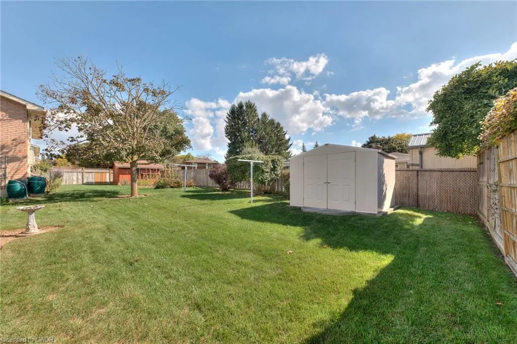 621 Sprucehurst Crescent