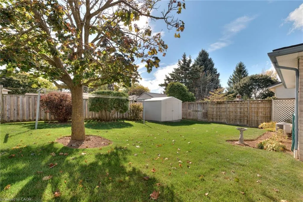 621 Sprucehurst Crescent