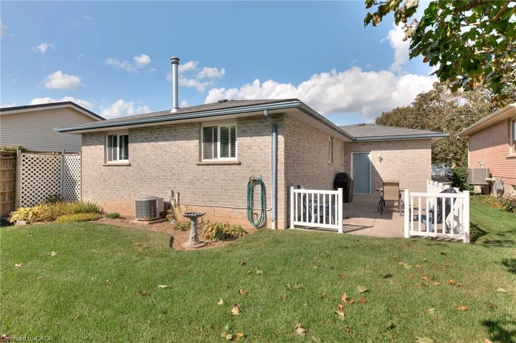 621 Sprucehurst Crescent