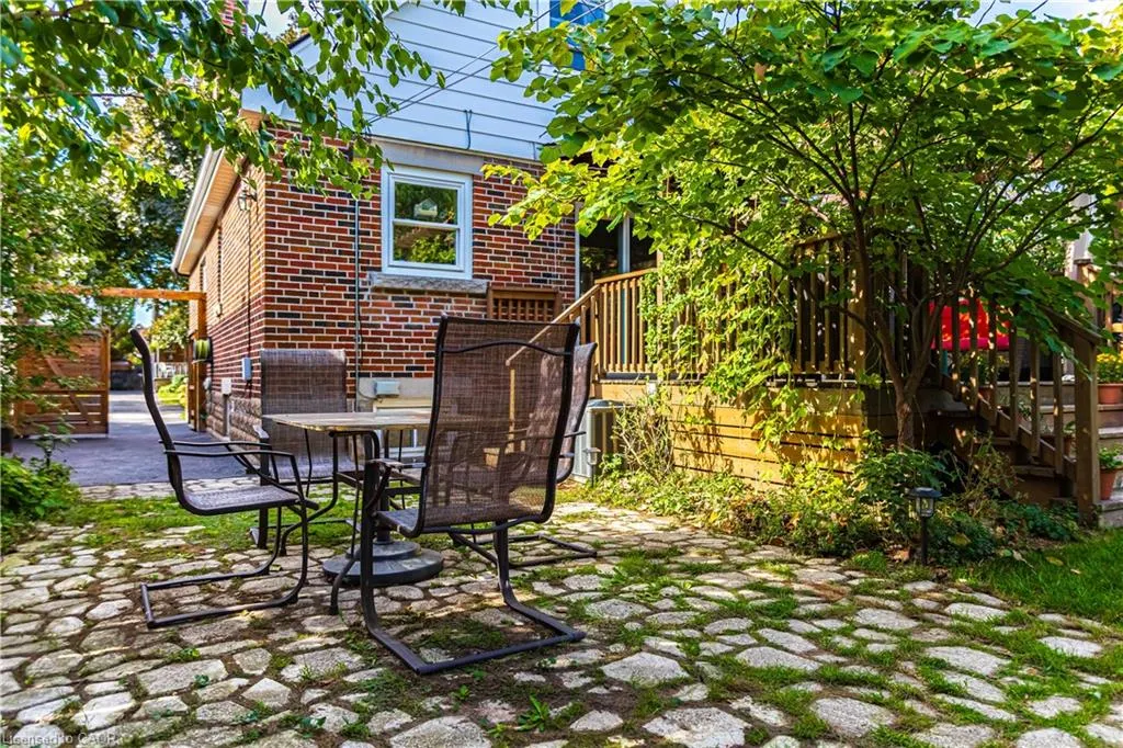 211 Wexford Avenue S