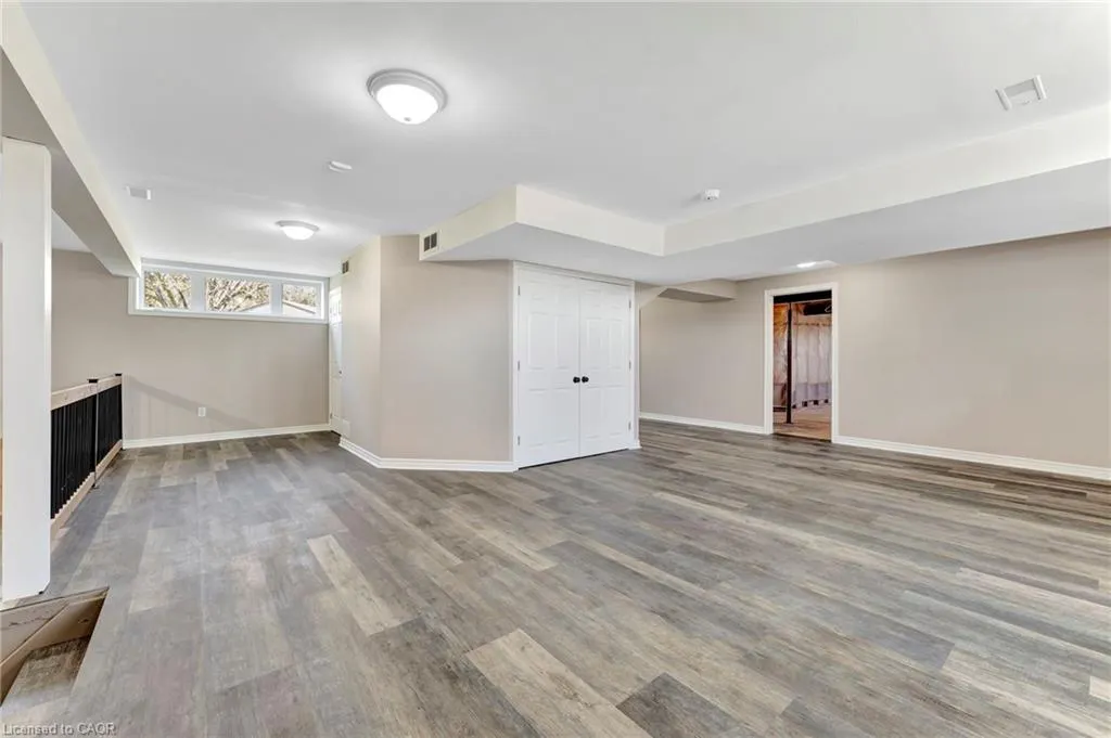 70 Governors Road E
