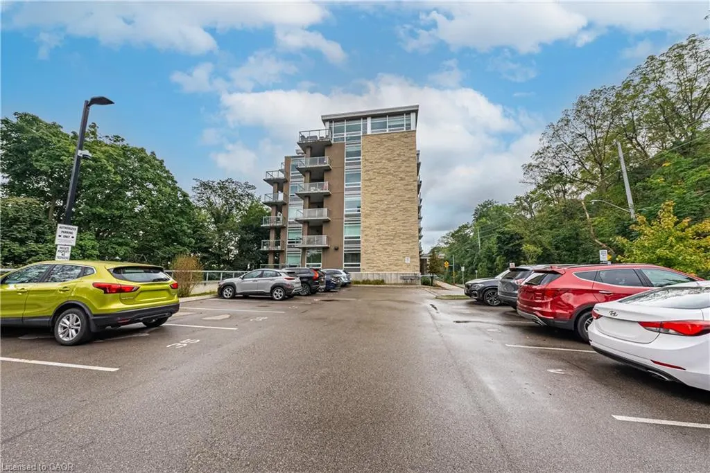 479 Charlton Avenue E, #209