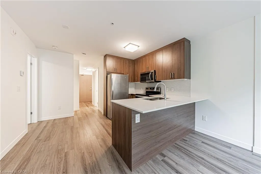 479 Charlton Avenue E, #209