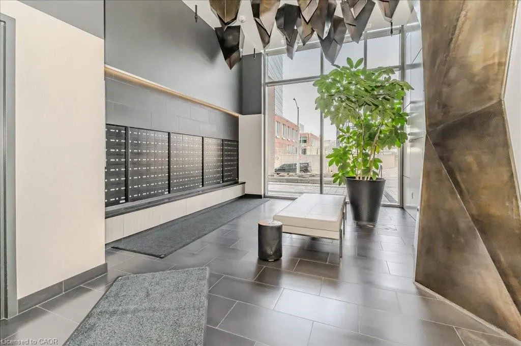 85 Duke Street W, #1702