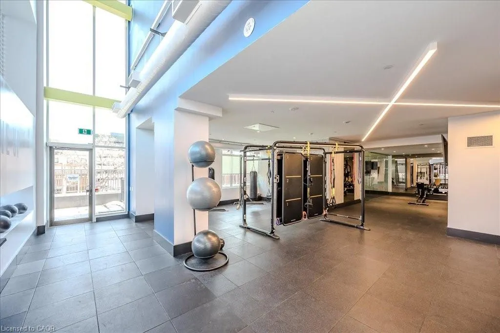 85 Duke Street W, #1702