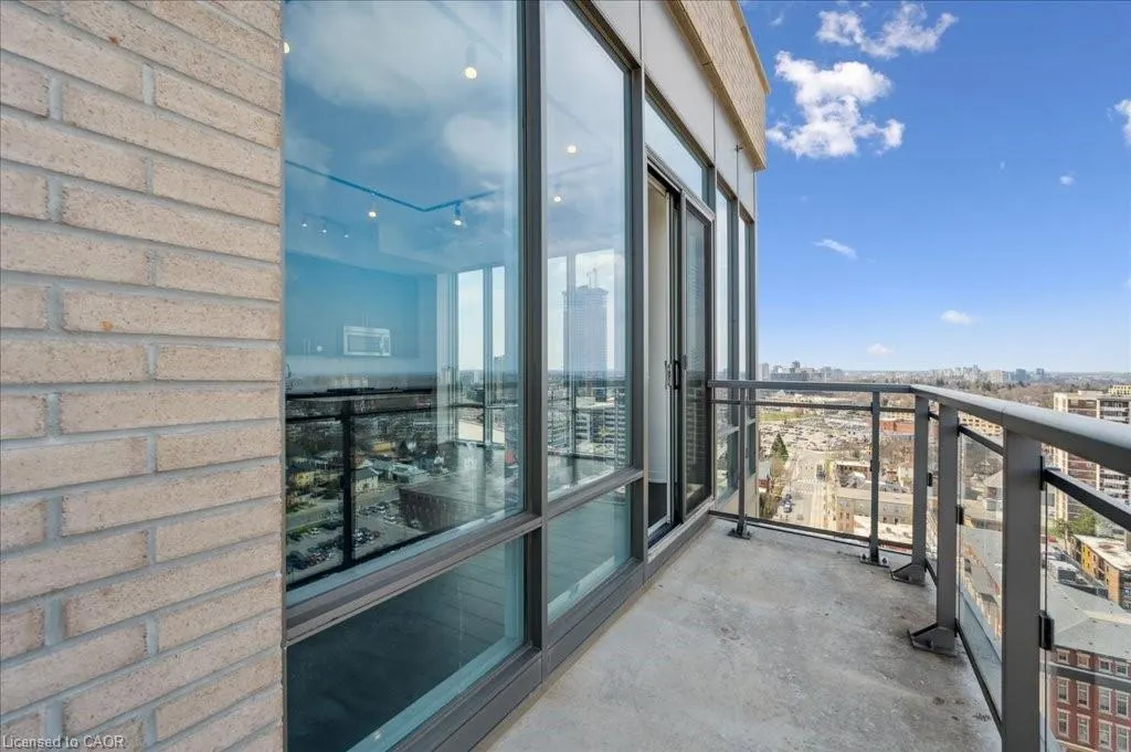 85 Duke Street W, #1702