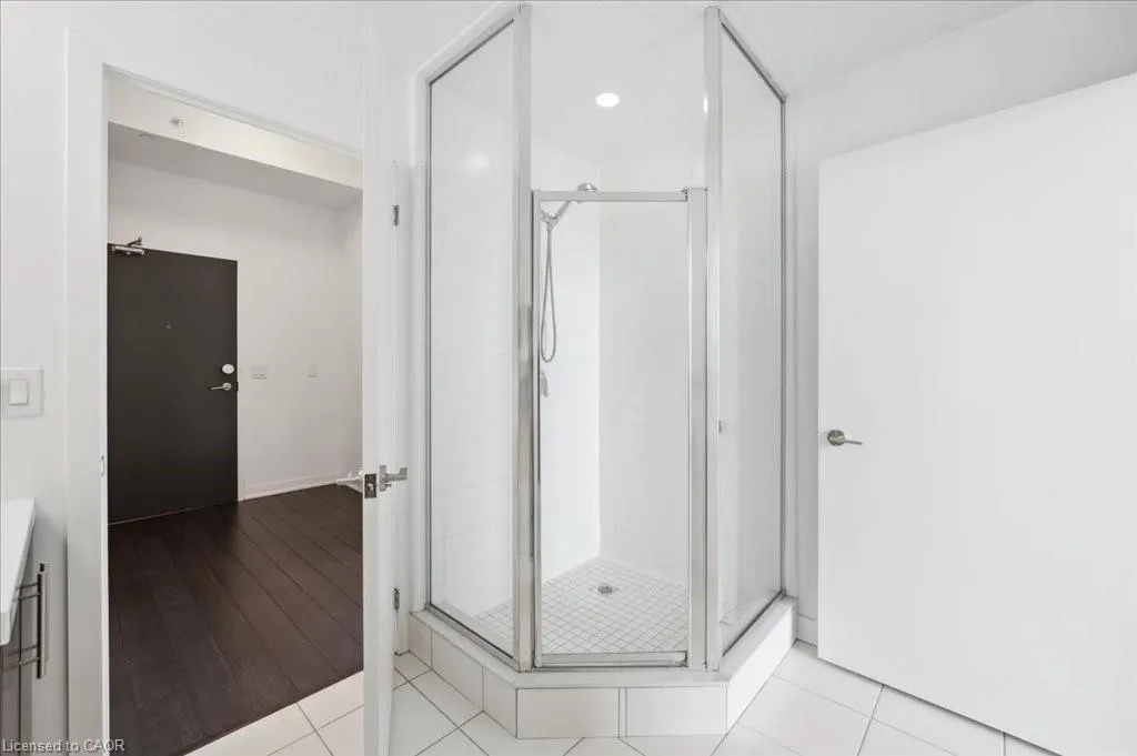85 Duke Street W, #1702
