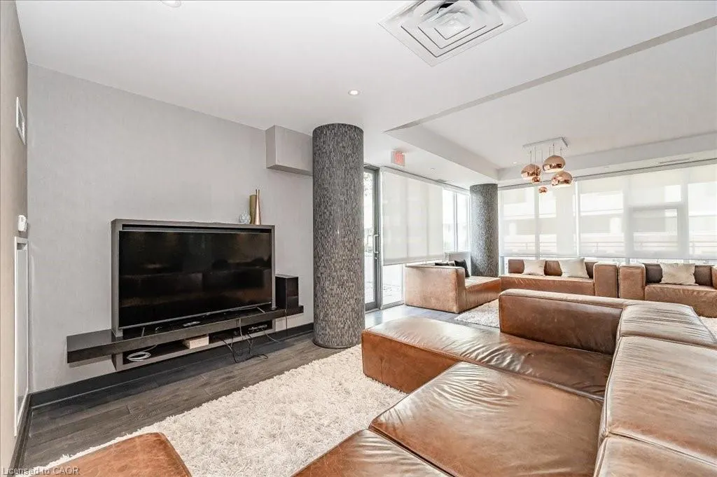 85 Duke Street W, #1702