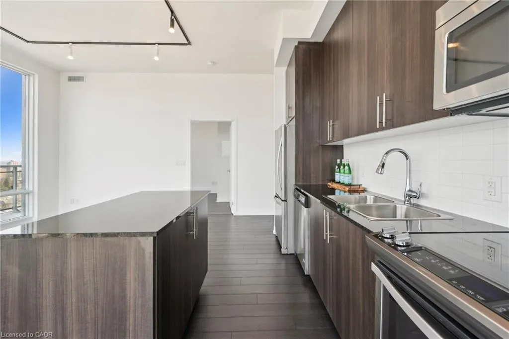 85 Duke Street W, #1702