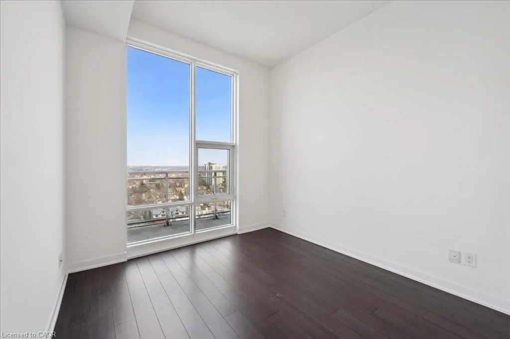 85 Duke Street W, #1702