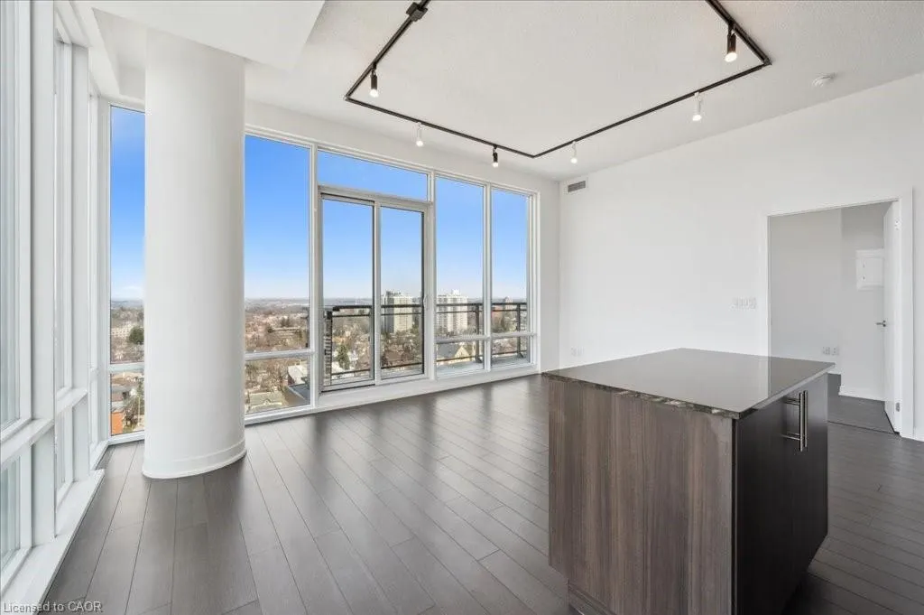 85 Duke Street W, #1702
