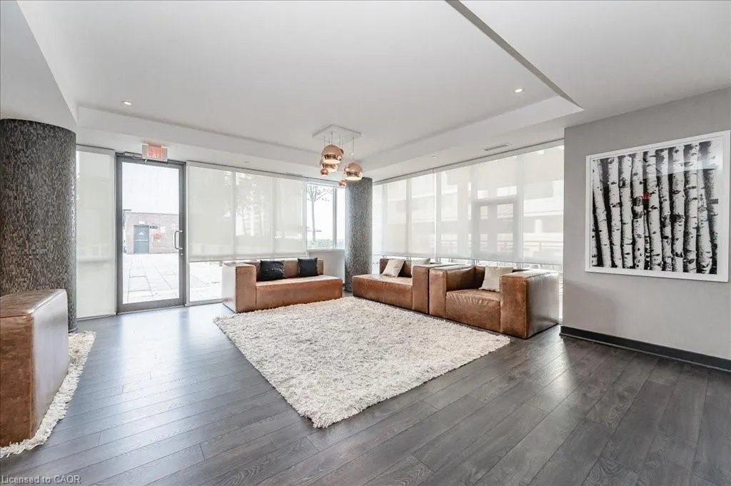 85 Duke Street W, #1702