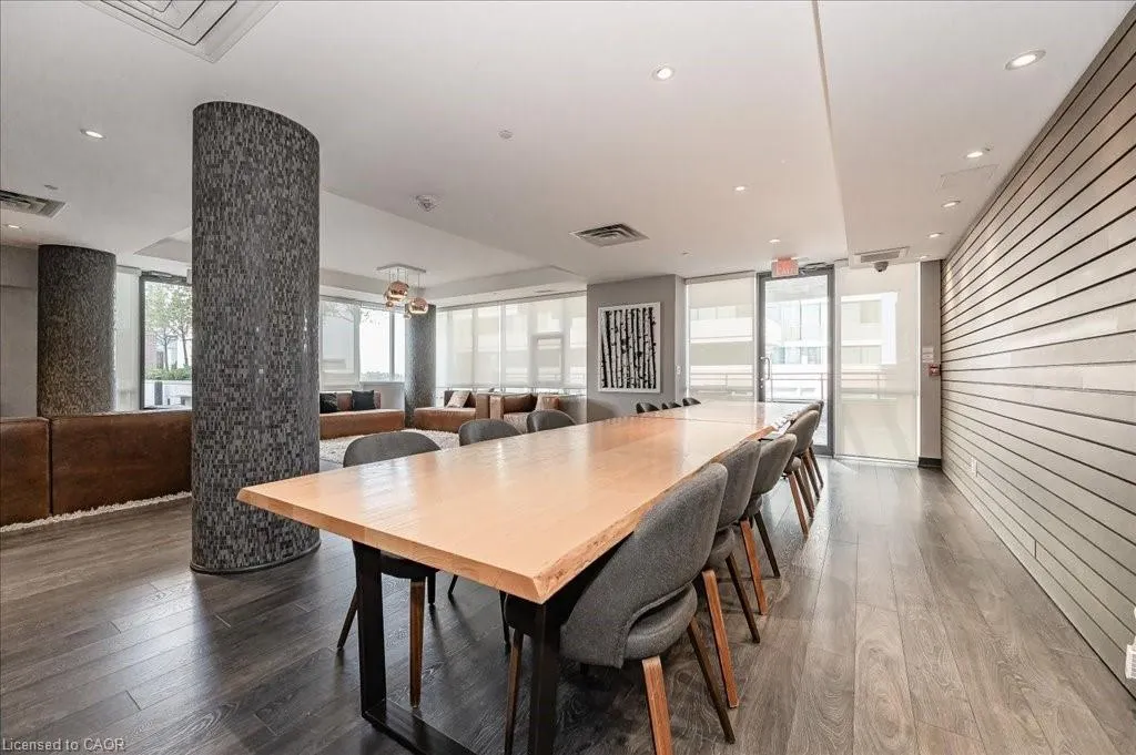 85 Duke Street W, #1702