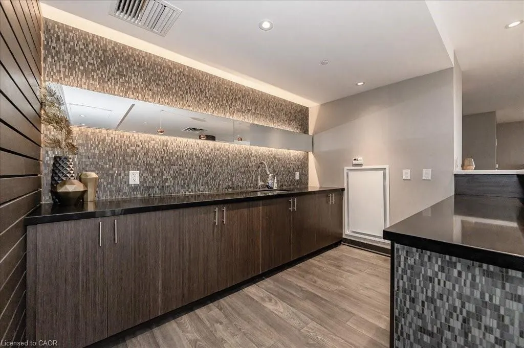 85 Duke Street W, #1702