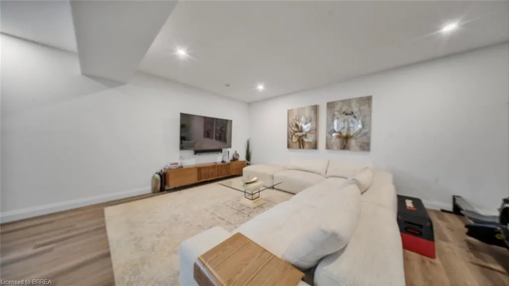 242 Mount Pleasant Street, #17