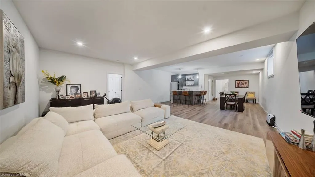 242 Mount Pleasant Street, #17