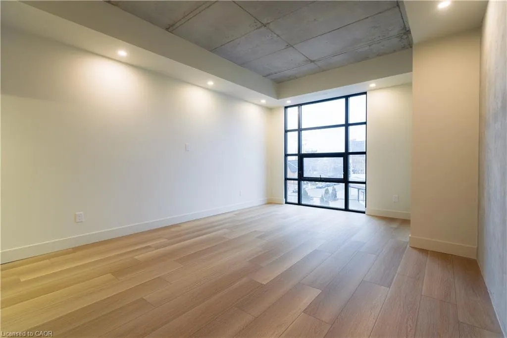 24 Augusta Street, #305