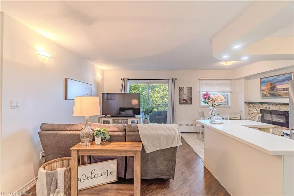 648 Grey Street, #305
