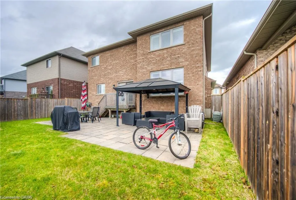 83 Boulder Crescent
