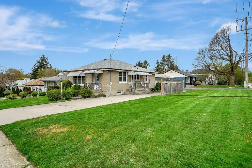 74 Ballantyne Avenue