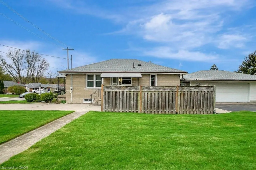 74 Ballantyne Avenue