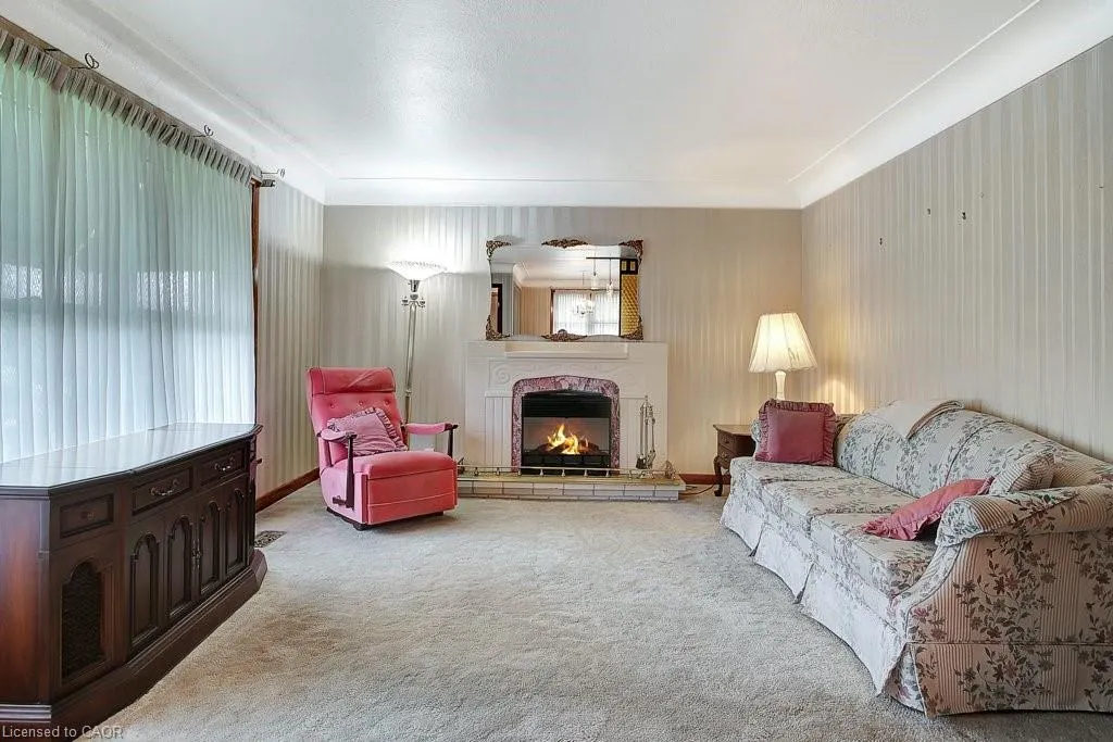 74 Ballantyne Avenue