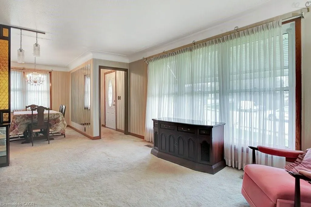 74 Ballantyne Avenue