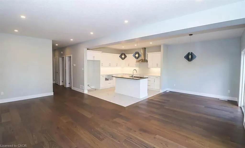 3742 Somerston Crescent Crescent