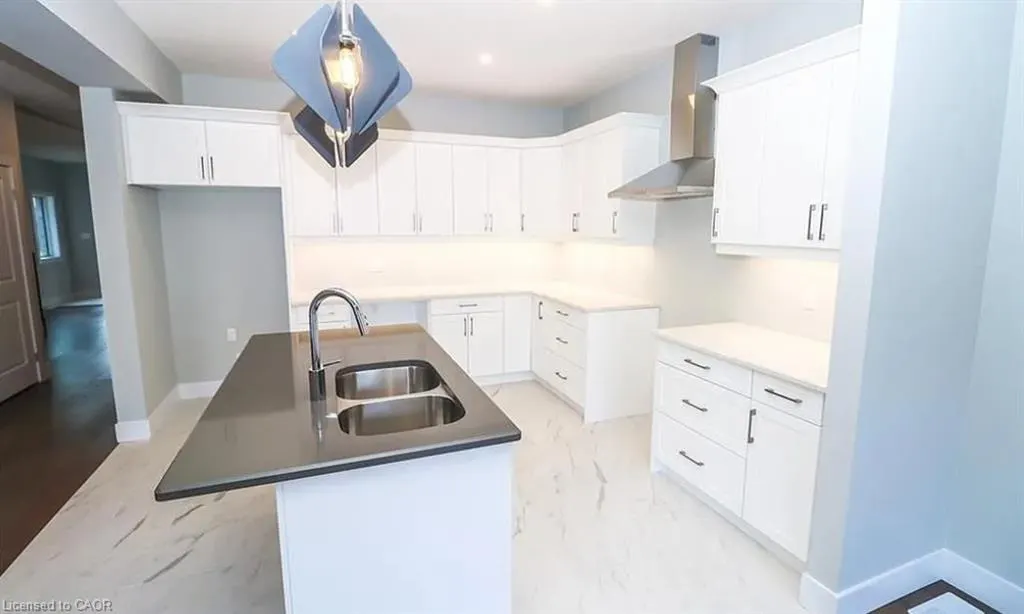 3742 Somerston Crescent Crescent