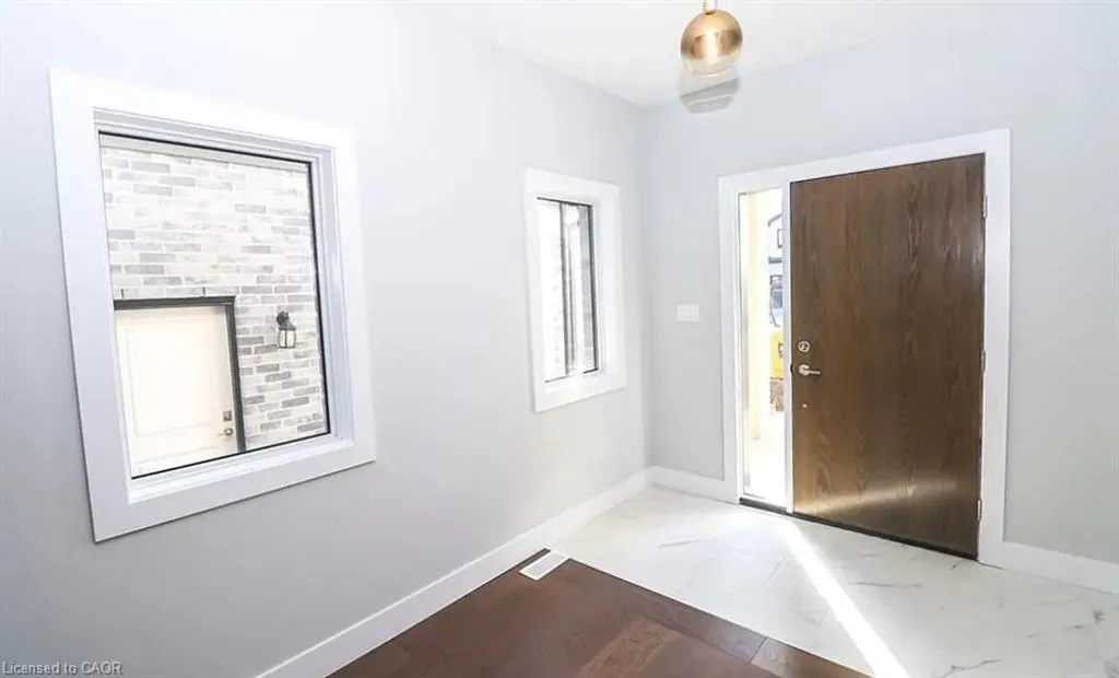 3742 Somerston Crescent Crescent