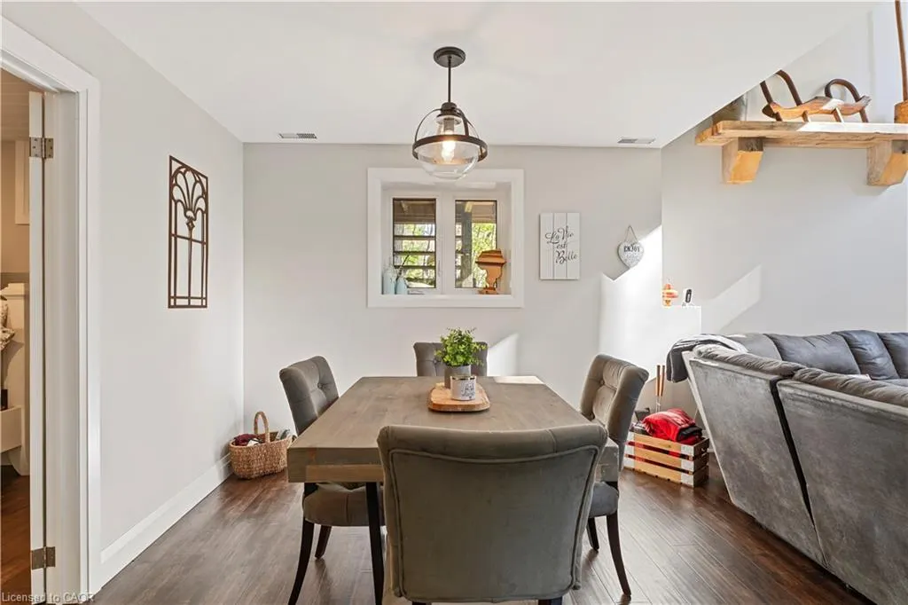 8 15th Avenue