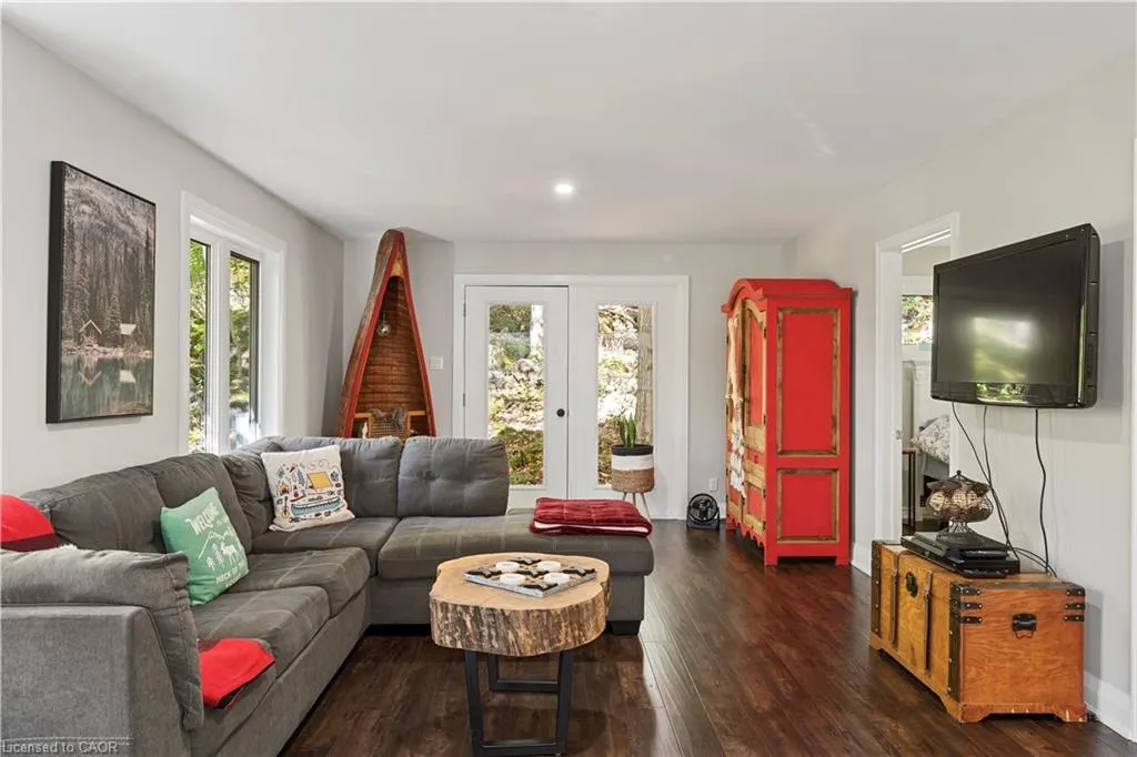 8 15th Avenue