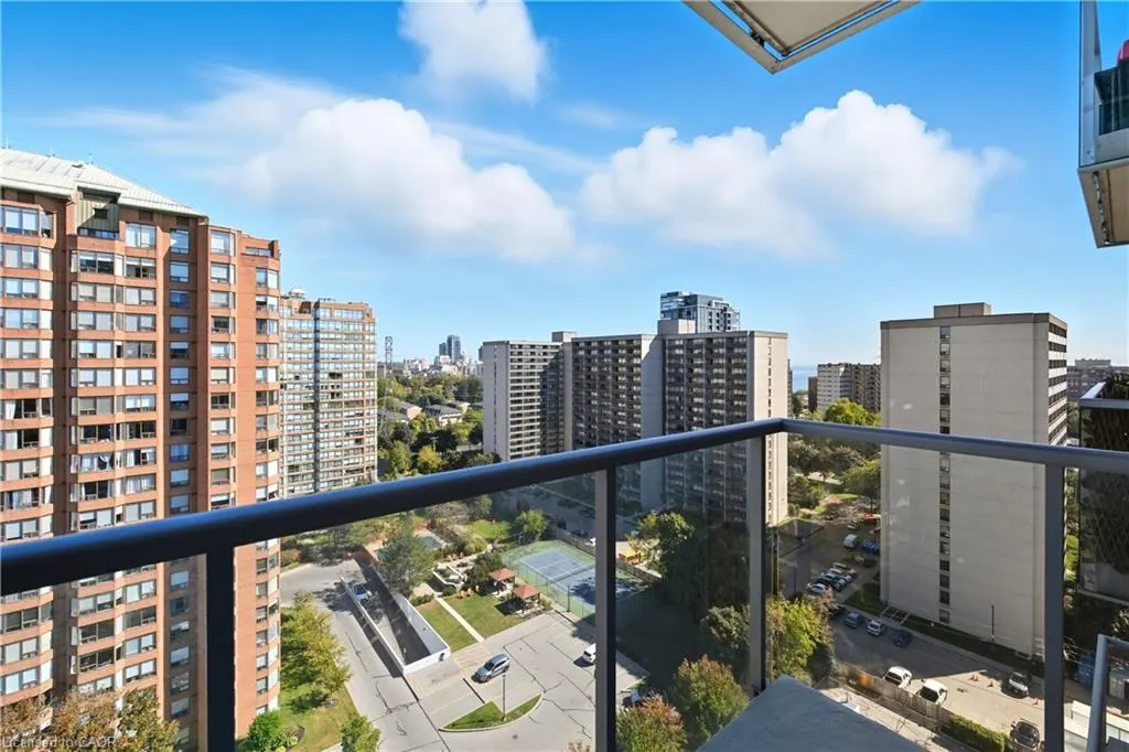 551 Maple Avenue, #1407